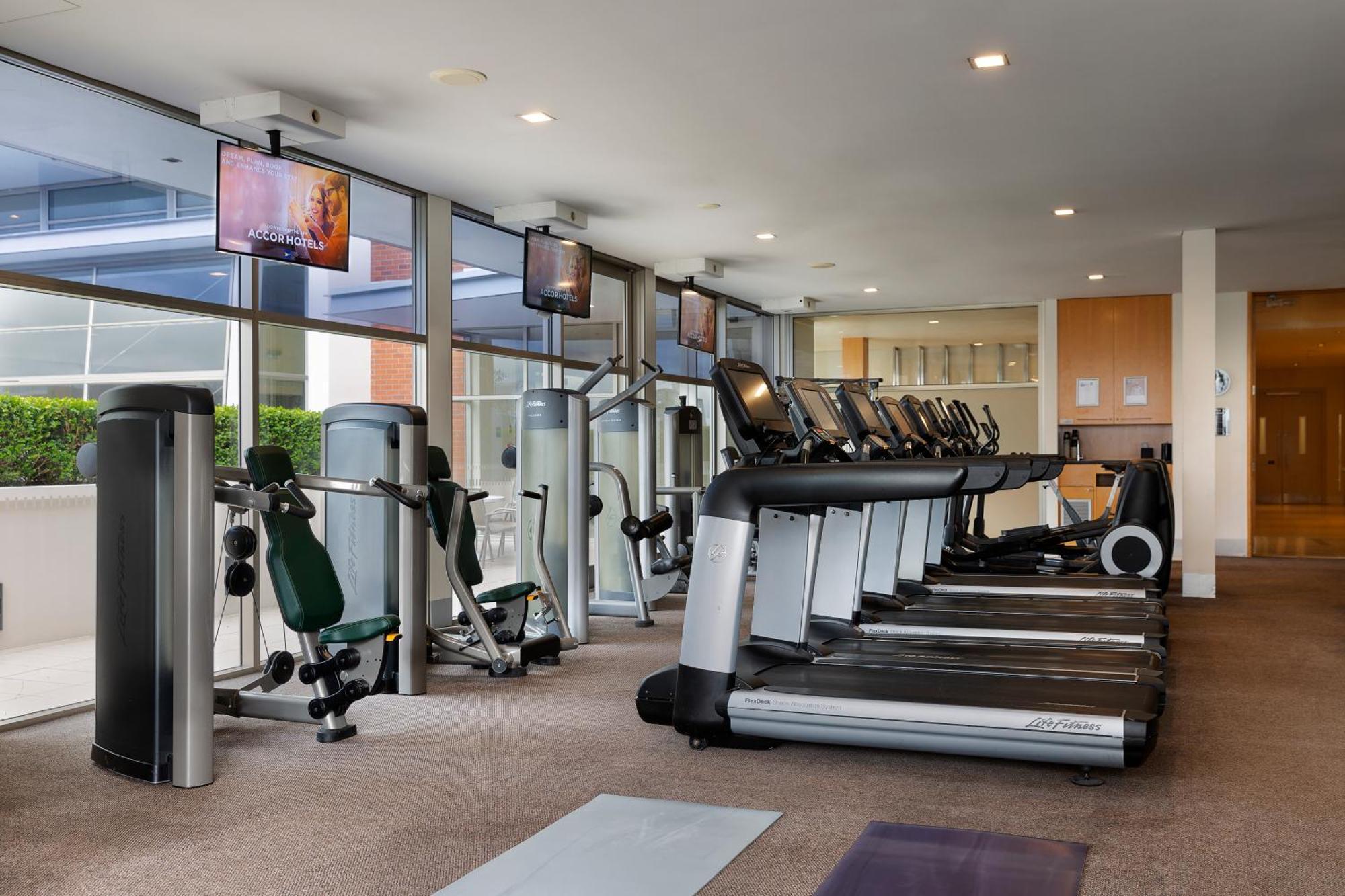 Pullman Auckland Hotel & Apartments Экстерьер фото The gym at the hotel